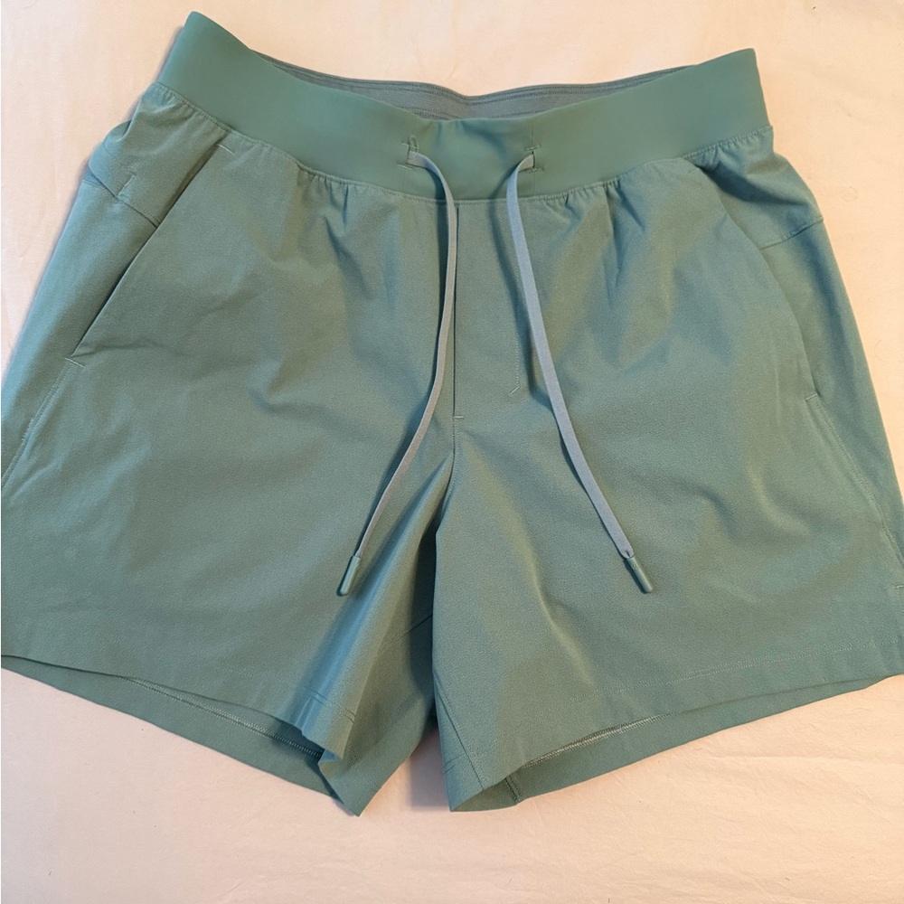 Men’s Lululemon 5in zeroed in shorts